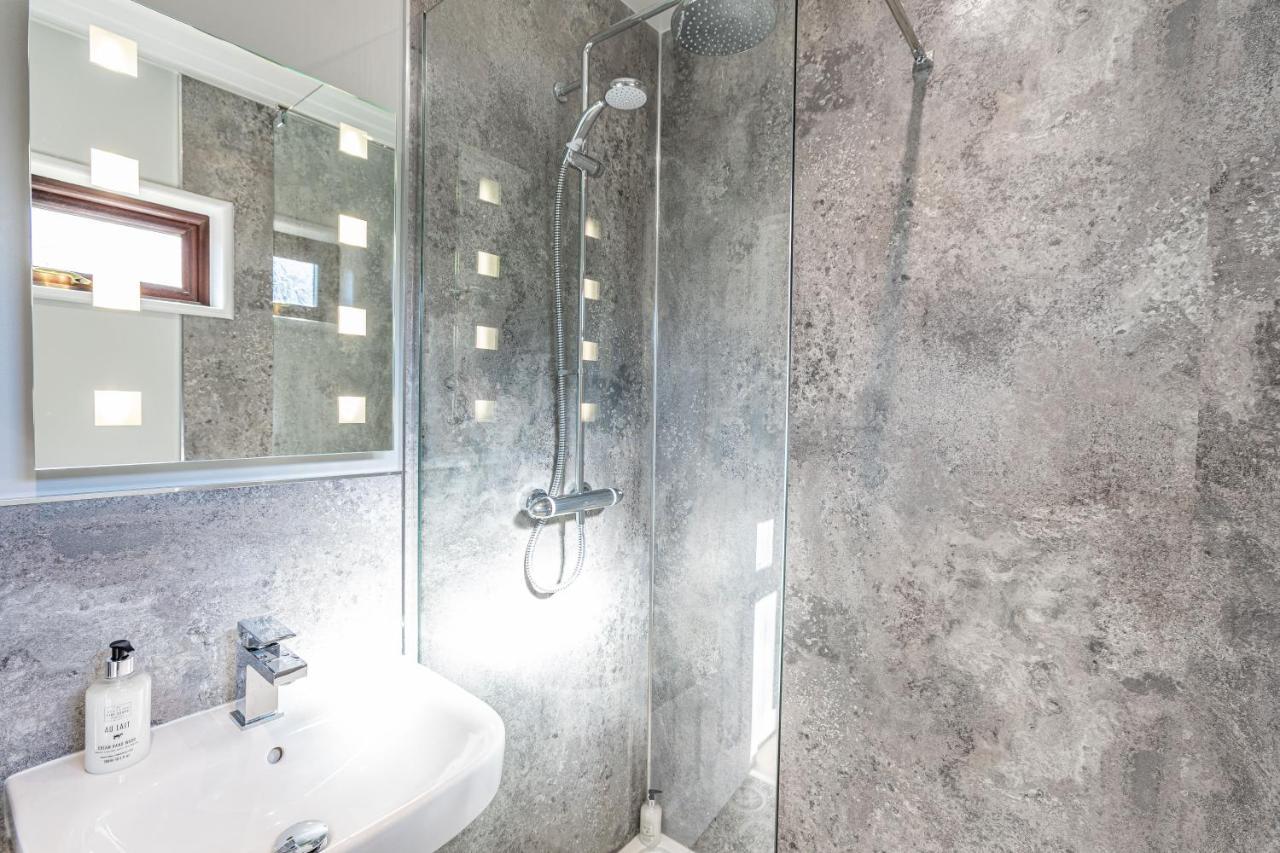 Bluebell Lodge 7 With Hot Tub Newton Stewart Buitenkant foto